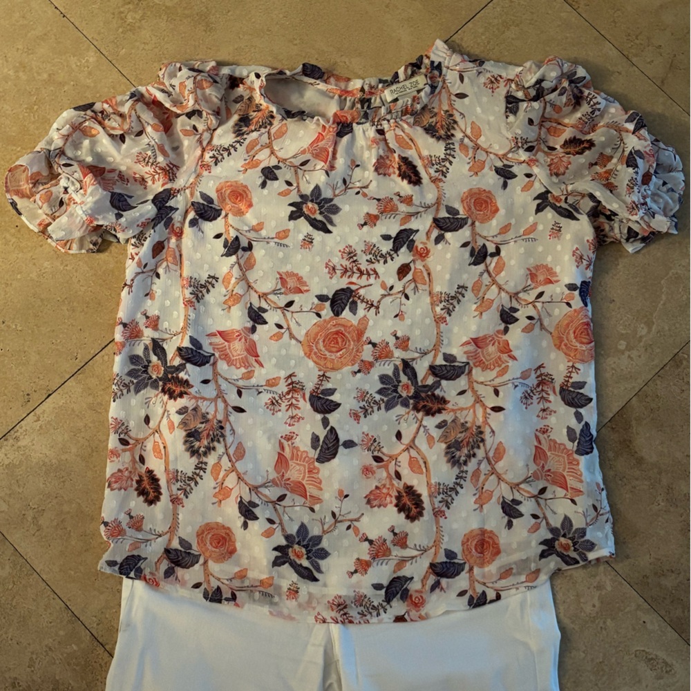 Barely worn short sleeve Rachel Zoe floral patterned blouse.